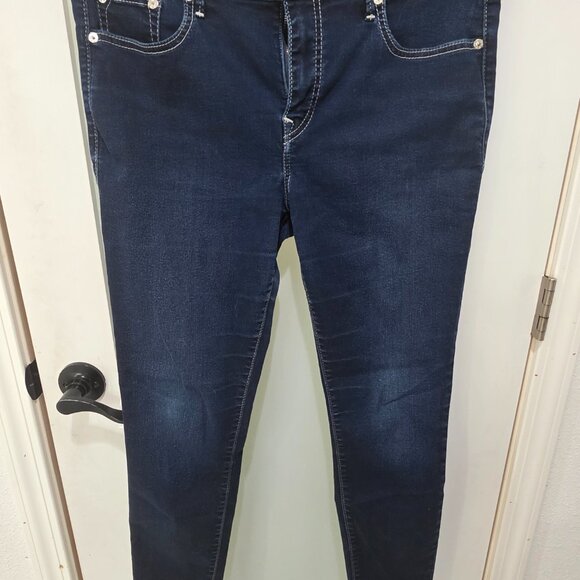 True Religion Dark Wash Skinny Jeans – Size 34 – Classic Fit, Iconic Style! 🔷 - Picture 4 of 12